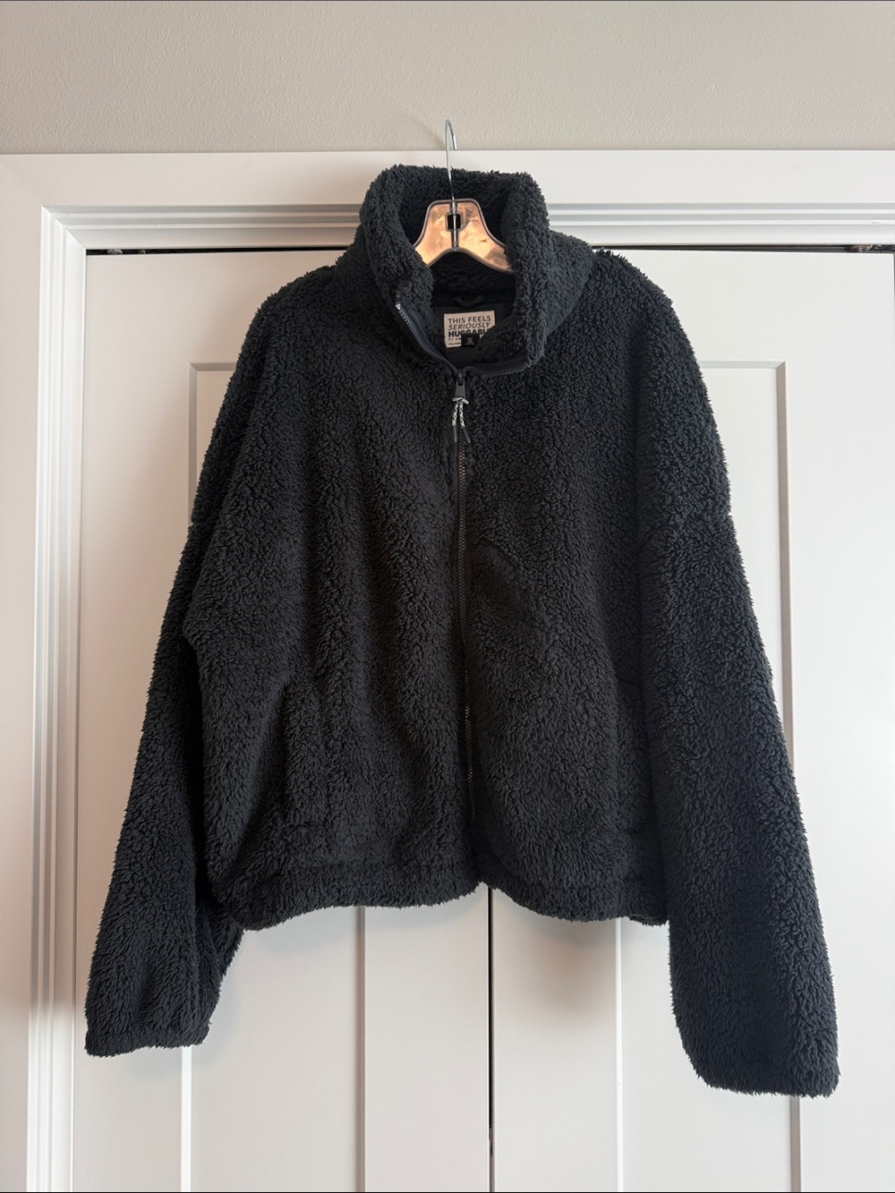 American Eagle Outfitters Black Sherpa This Feels Seriously Huggable